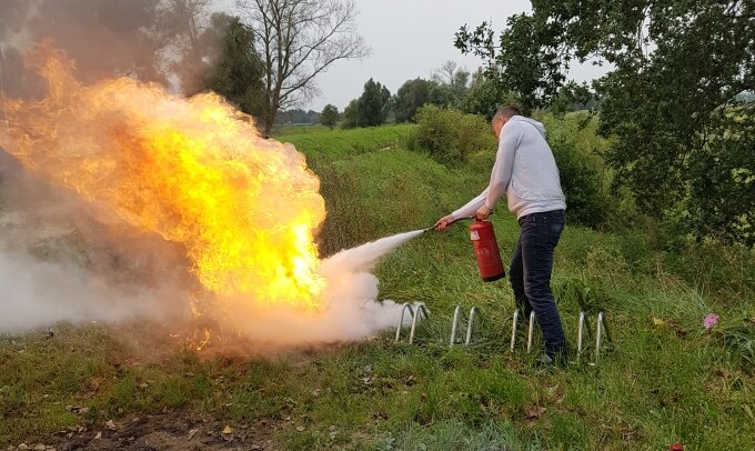 Praktyczne szkolenie z użyciem gaśnic